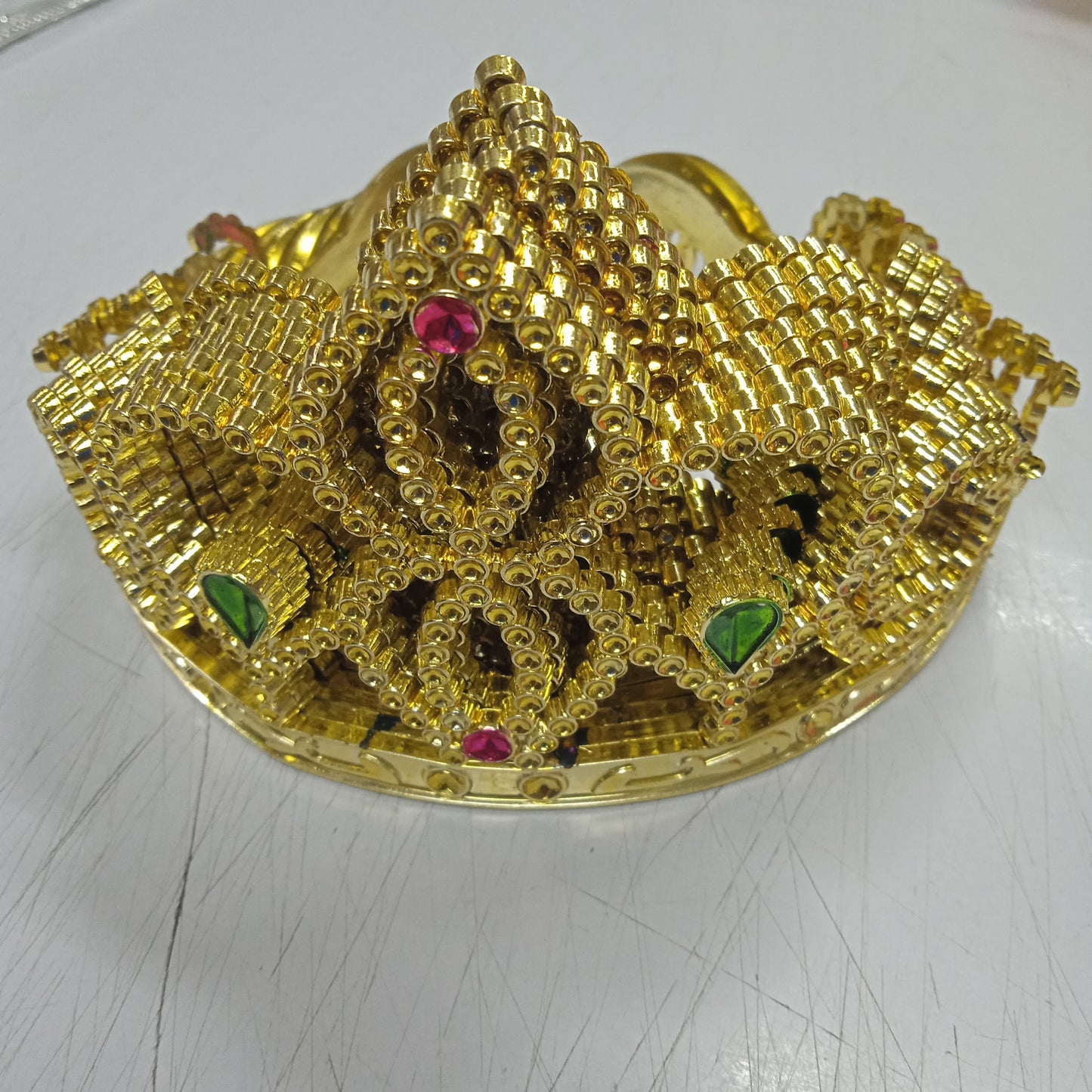 Plastic crown gold