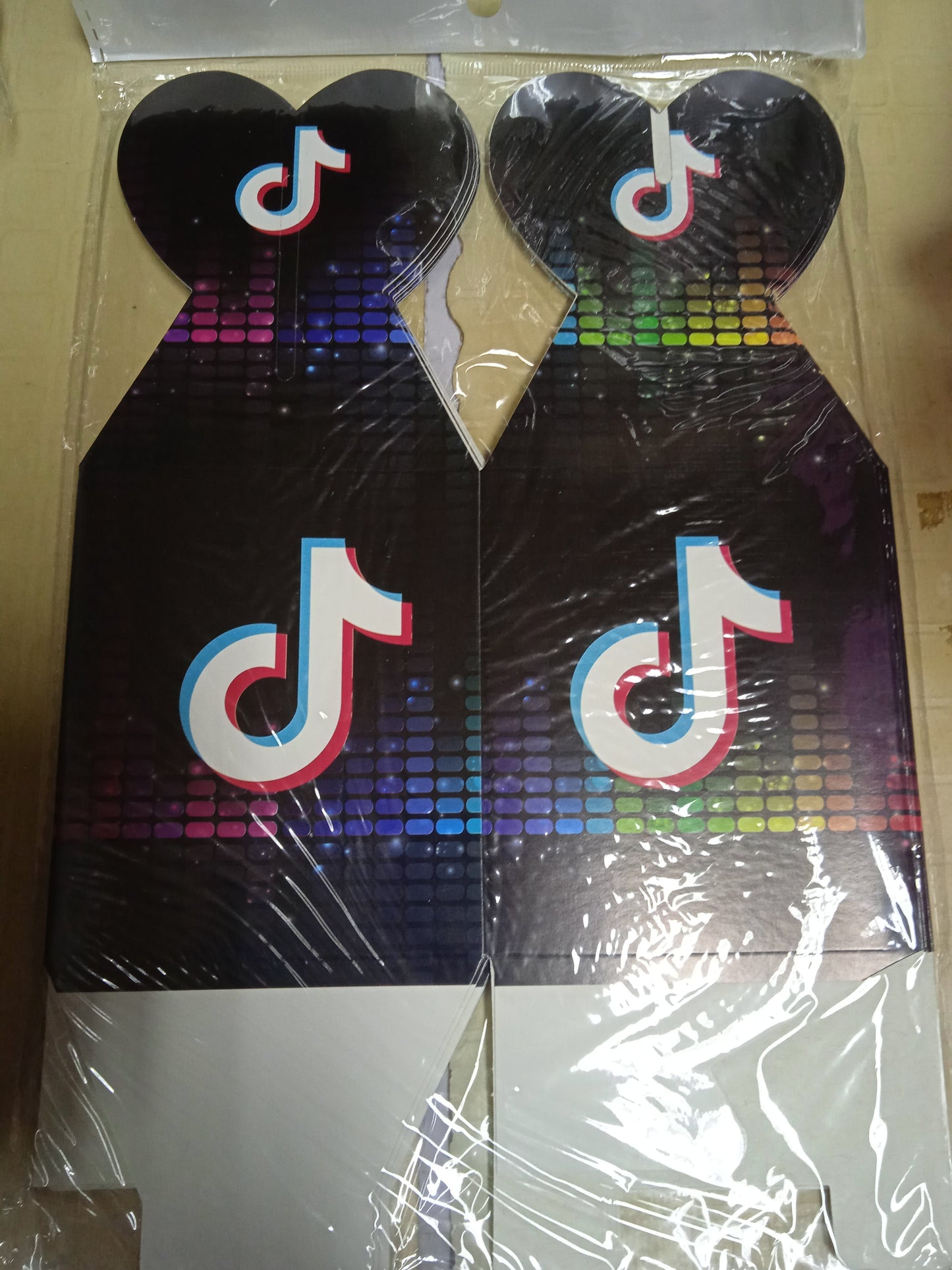 Paper Box Tiktok Design by 6